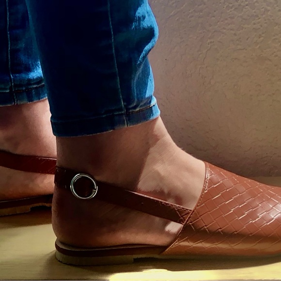 Women’s Buckle Up Summer Shoes - Picture 4 of 4